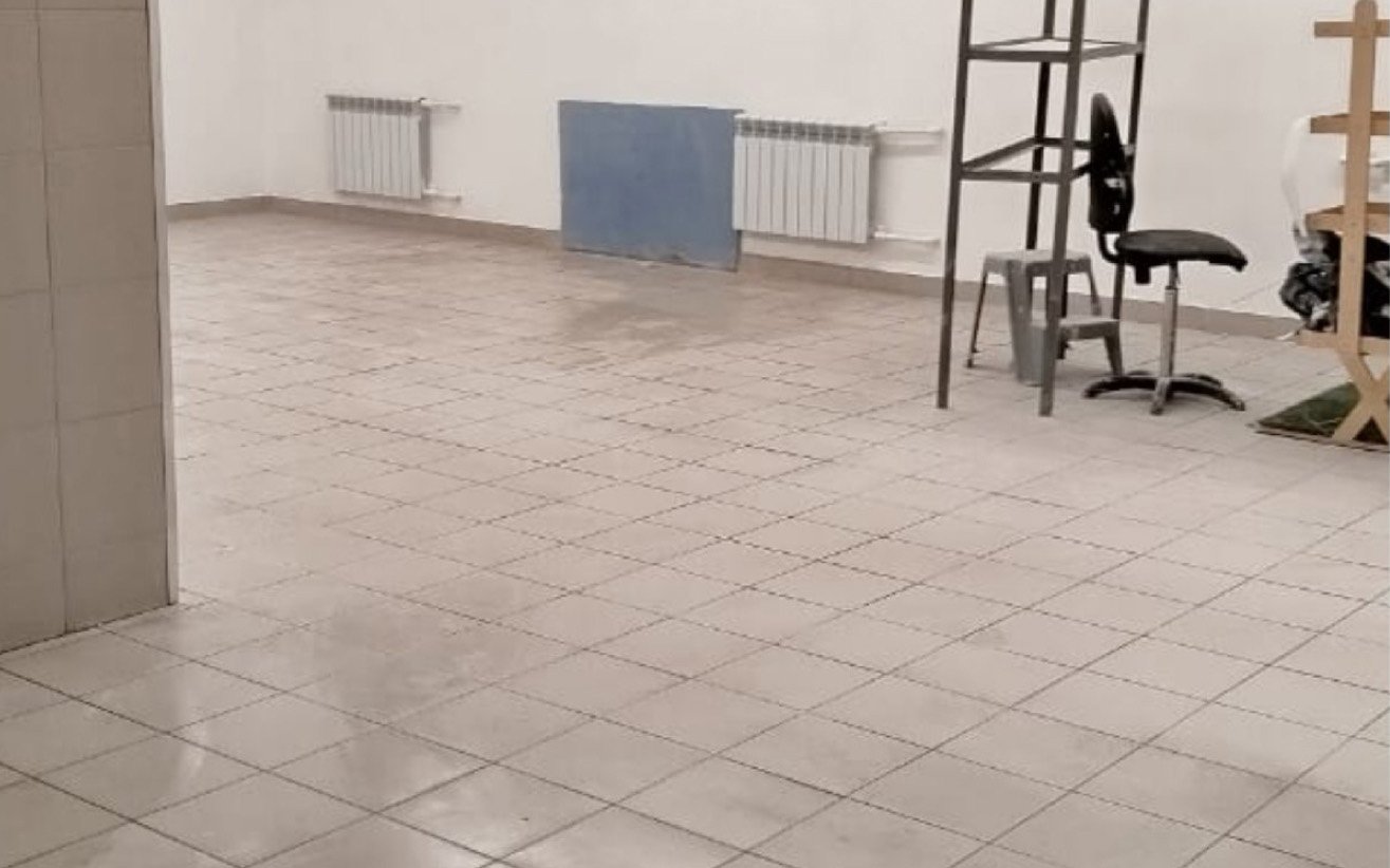 Плиточный пол после уборки